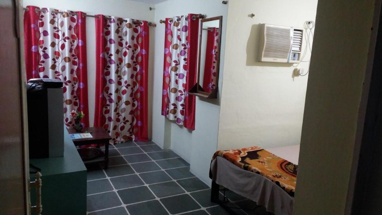 Jag Niwas Guest House & Pure Veg Restaurant Udaipur Exterior photo