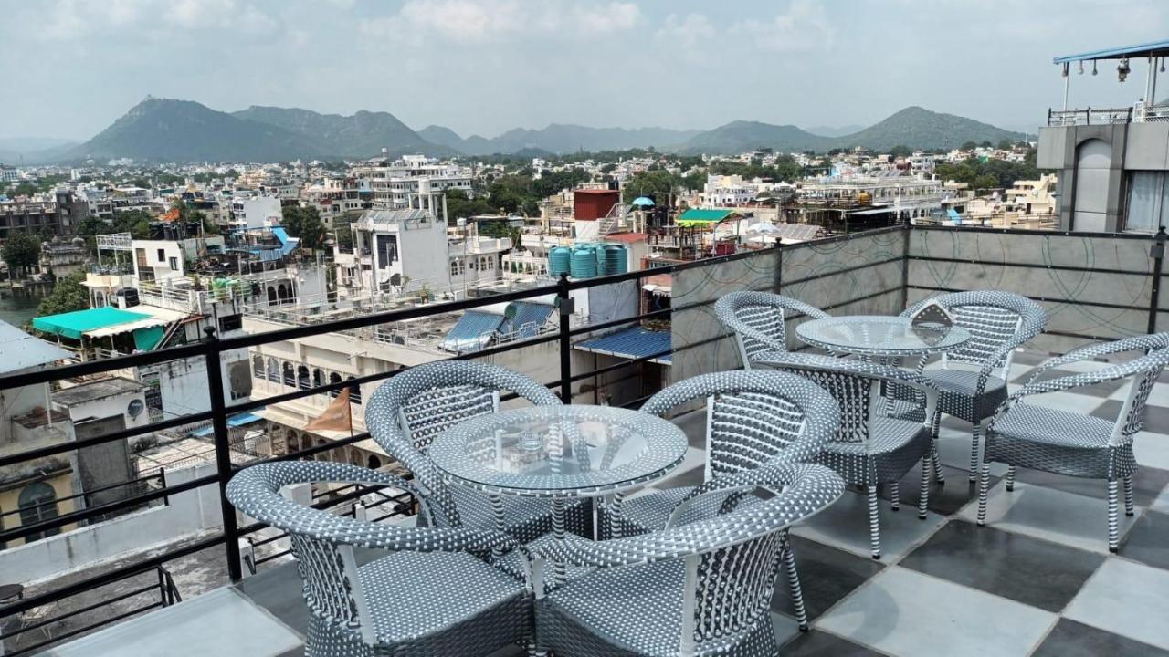 Jag Niwas Guest House & Pure Veg Restaurant Udaipur Exterior photo