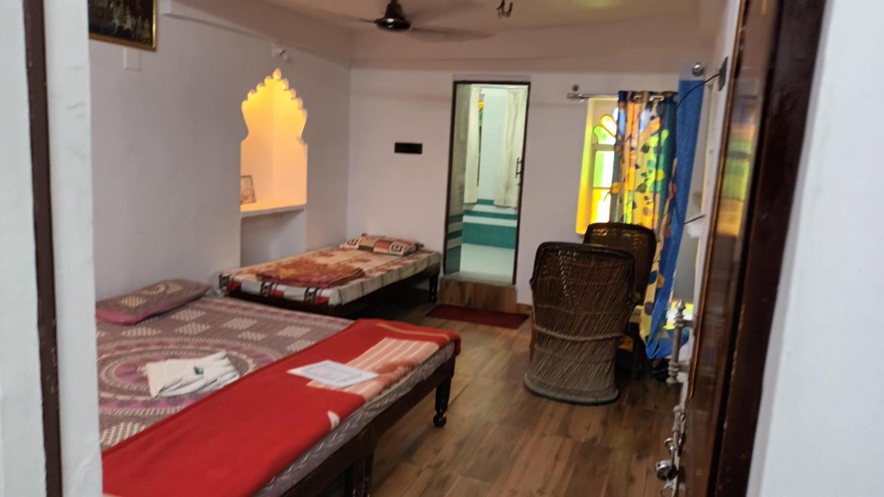 Jag Niwas Guest House & Pure Veg Restaurant Udaipur Exterior photo
