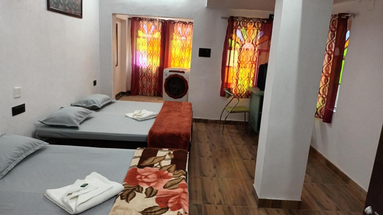 Jag Niwas Guest House & Pure Veg Restaurant Udaipur Exterior photo