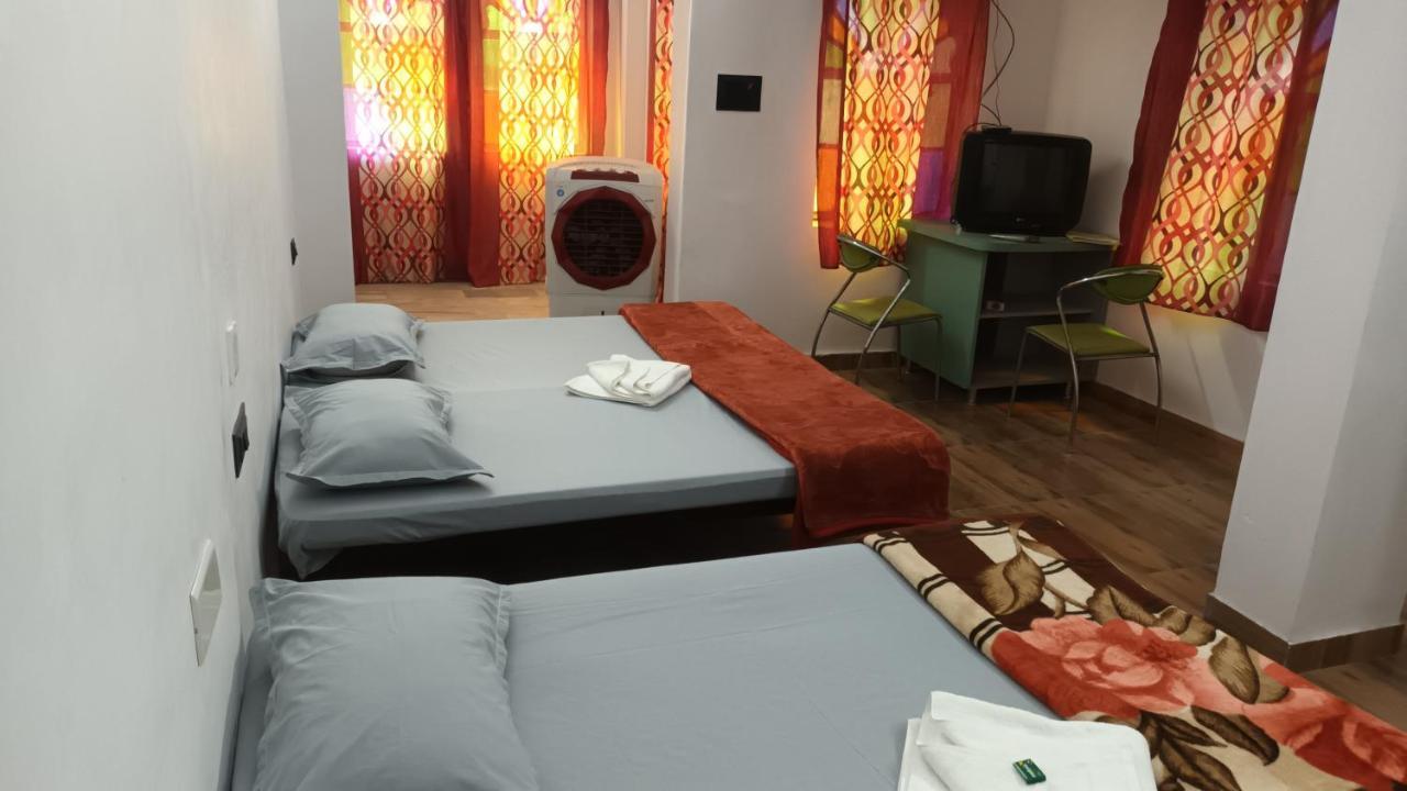 Jag Niwas Guest House & Pure Veg Restaurant Udaipur Exterior photo