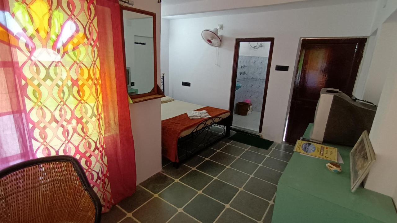 Jag Niwas Guest House & Pure Veg Restaurant Udaipur Exterior photo