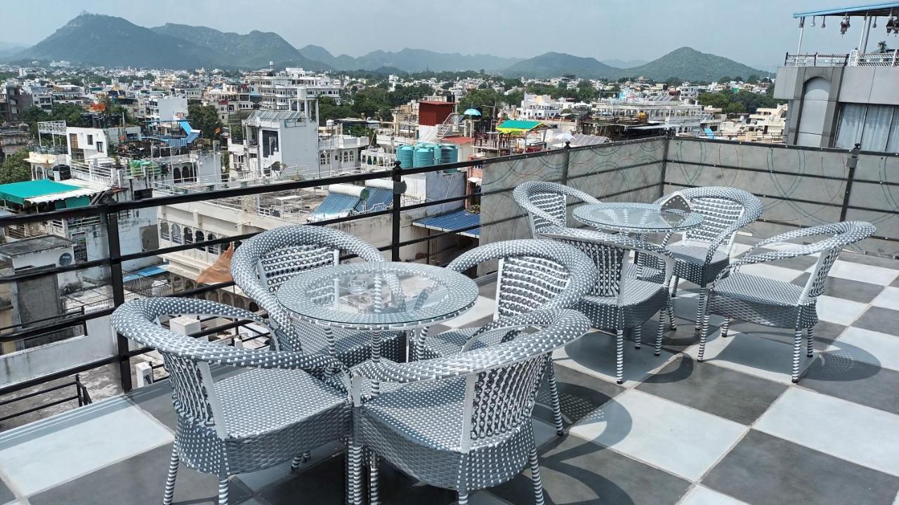 Jag Niwas Guest House & Pure Veg Restaurant Udaipur Exterior photo