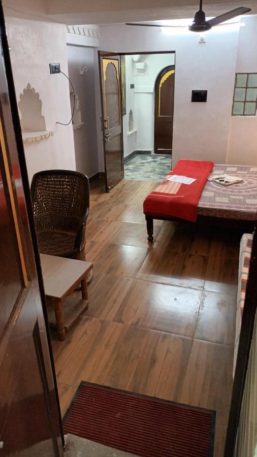 Jag Niwas Guest House & Pure Veg Restaurant Udaipur Exterior photo