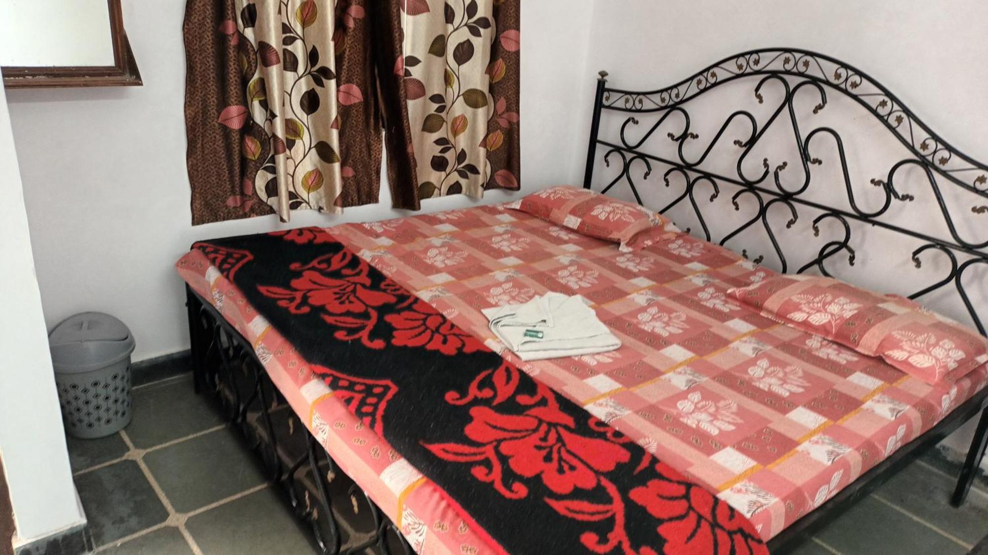 Jag Niwas Guest House & Pure Veg Restaurant Udaipur Exterior photo