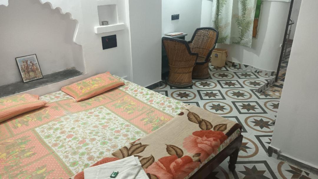 Jag Niwas Guest House & Pure Veg Restaurant Udaipur Exterior photo