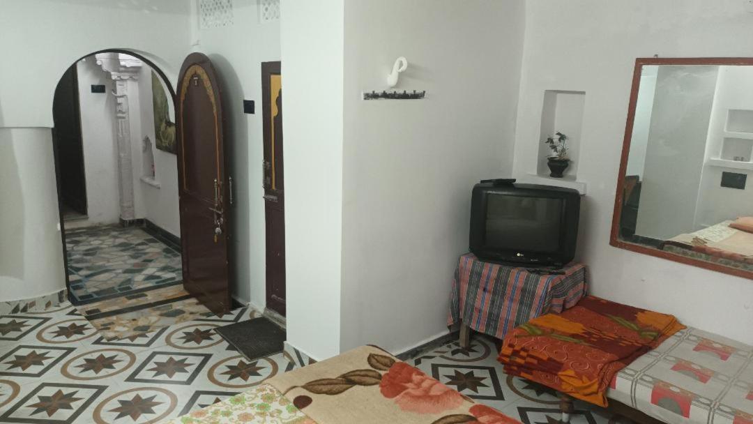 Jag Niwas Guest House & Pure Veg Restaurant Udaipur Exterior photo
