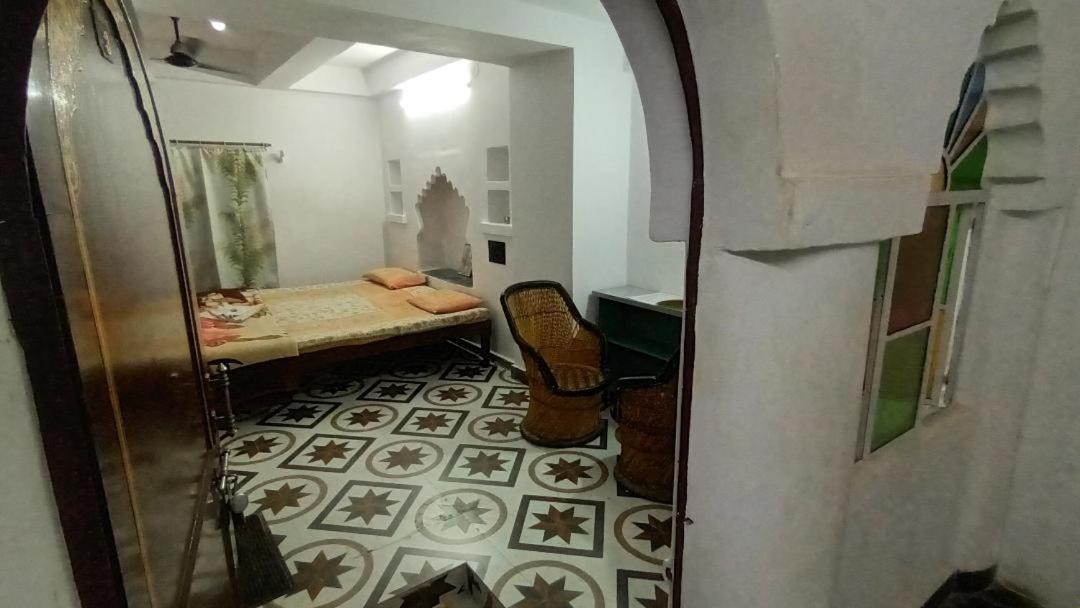 Jag Niwas Guest House & Pure Veg Restaurant Udaipur Exterior photo