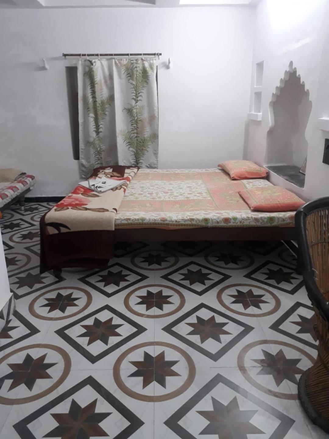 Jag Niwas Guest House & Pure Veg Restaurant Udaipur Exterior photo
