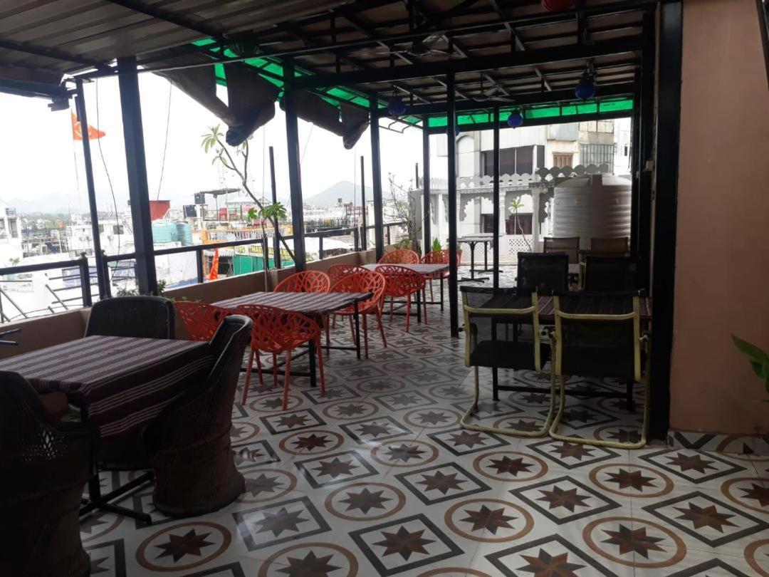 Jag Niwas Guest House & Pure Veg Restaurant Udaipur Exterior photo